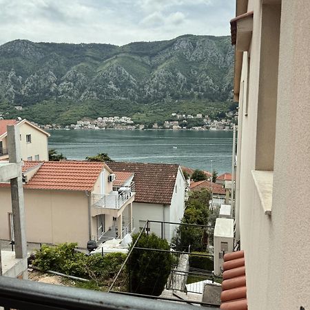 Point Of View Apartment Kotor Bagian luar foto