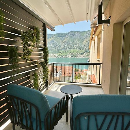 Point Of View Apartment Kotor Bagian luar foto
