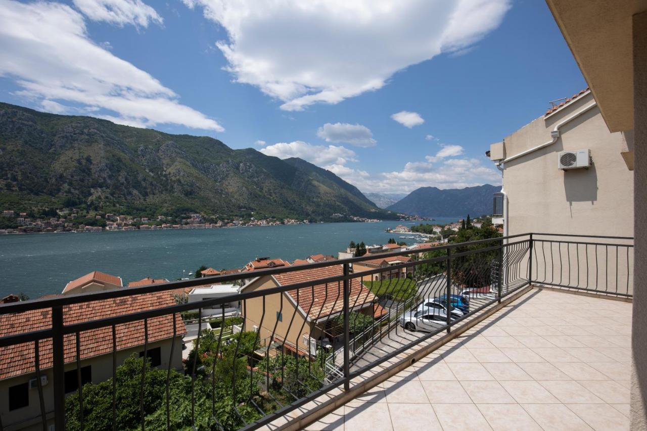 Point Of View Apartment Kotor Bagian luar foto