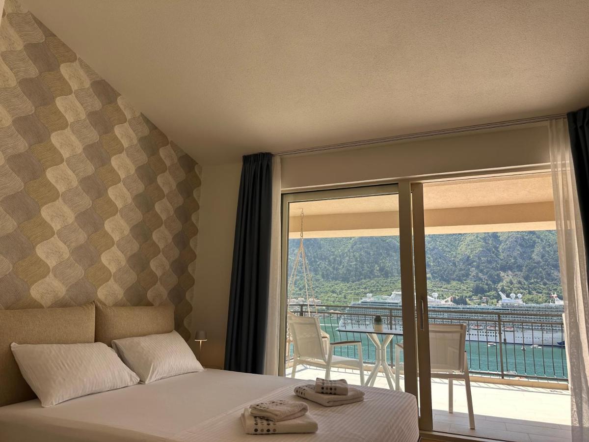 Point Of View Apartment Kotor Bagian luar foto
