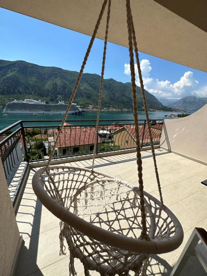 Point Of View Apartment Kotor Bagian luar foto