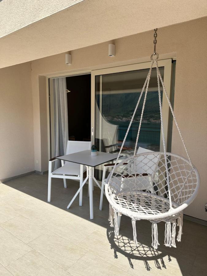 Point Of View Apartment Kotor Bagian luar foto
