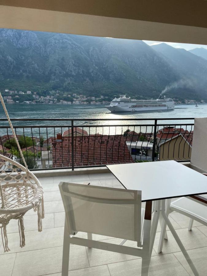 Point Of View Apartment Kotor Bagian luar foto