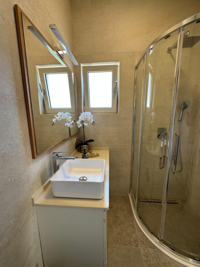 Point Of View Apartment Kotor Bagian luar foto