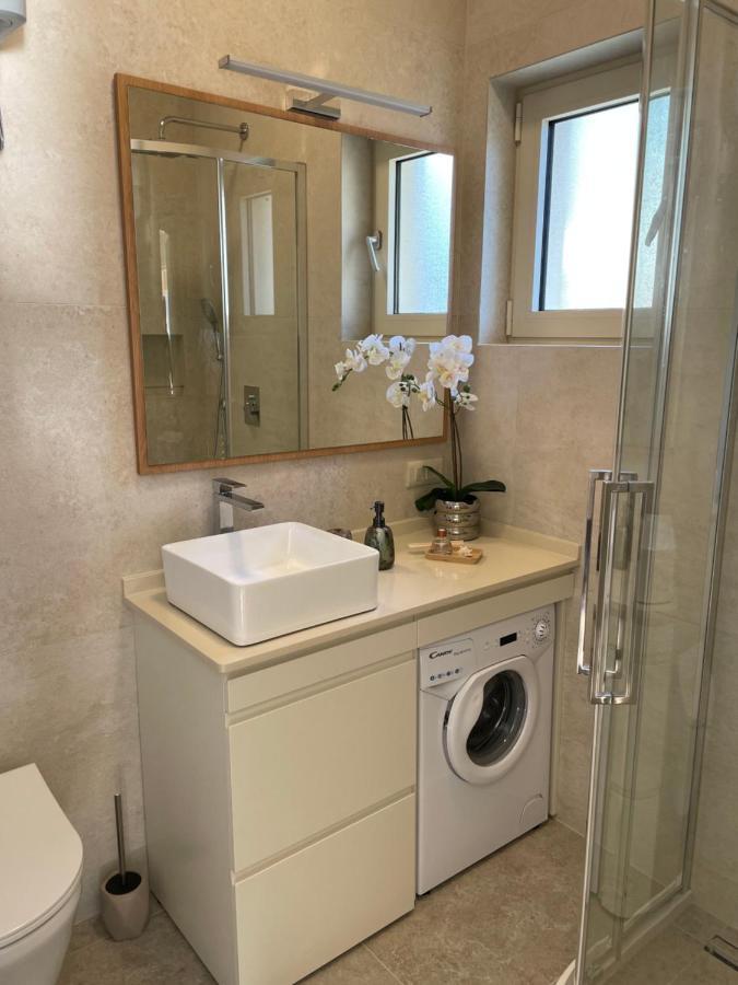 Point Of View Apartment Kotor Bagian luar foto