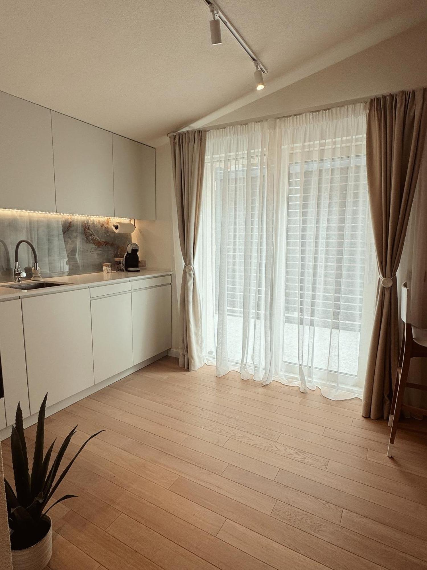 Point Of View Apartment Kotor Bagian luar foto