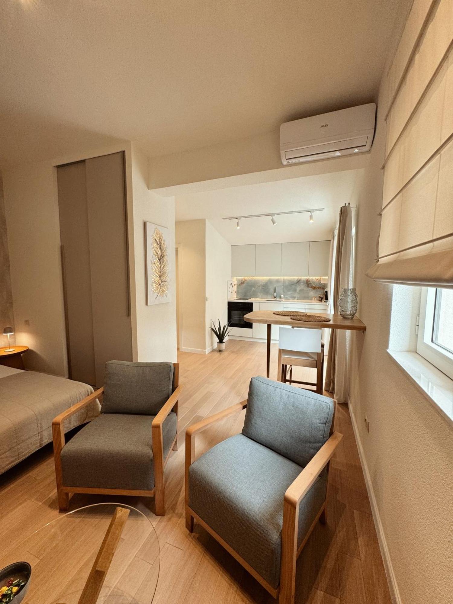 Point Of View Apartment Kotor Bagian luar foto