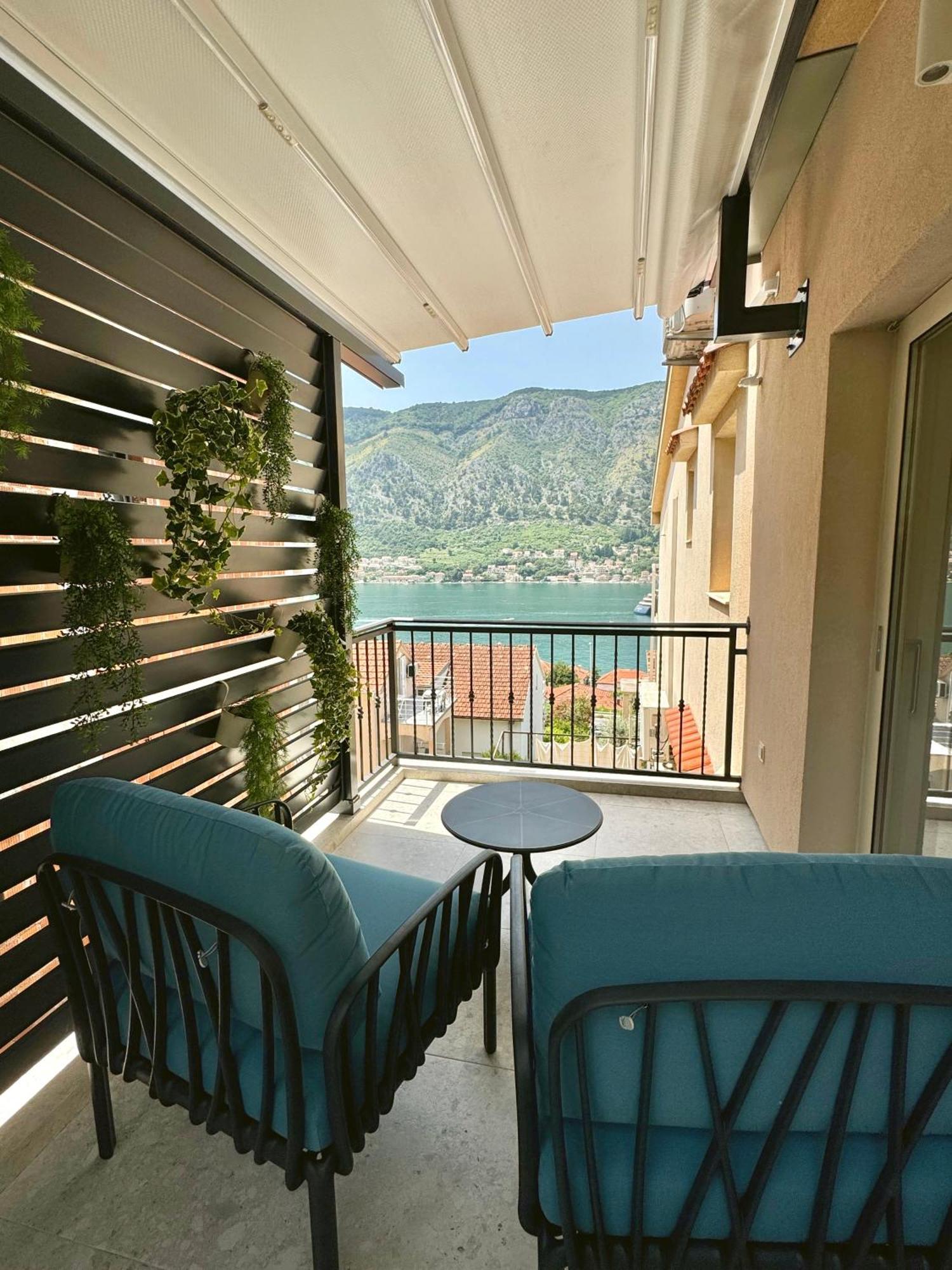 Point Of View Apartment Kotor Bagian luar foto